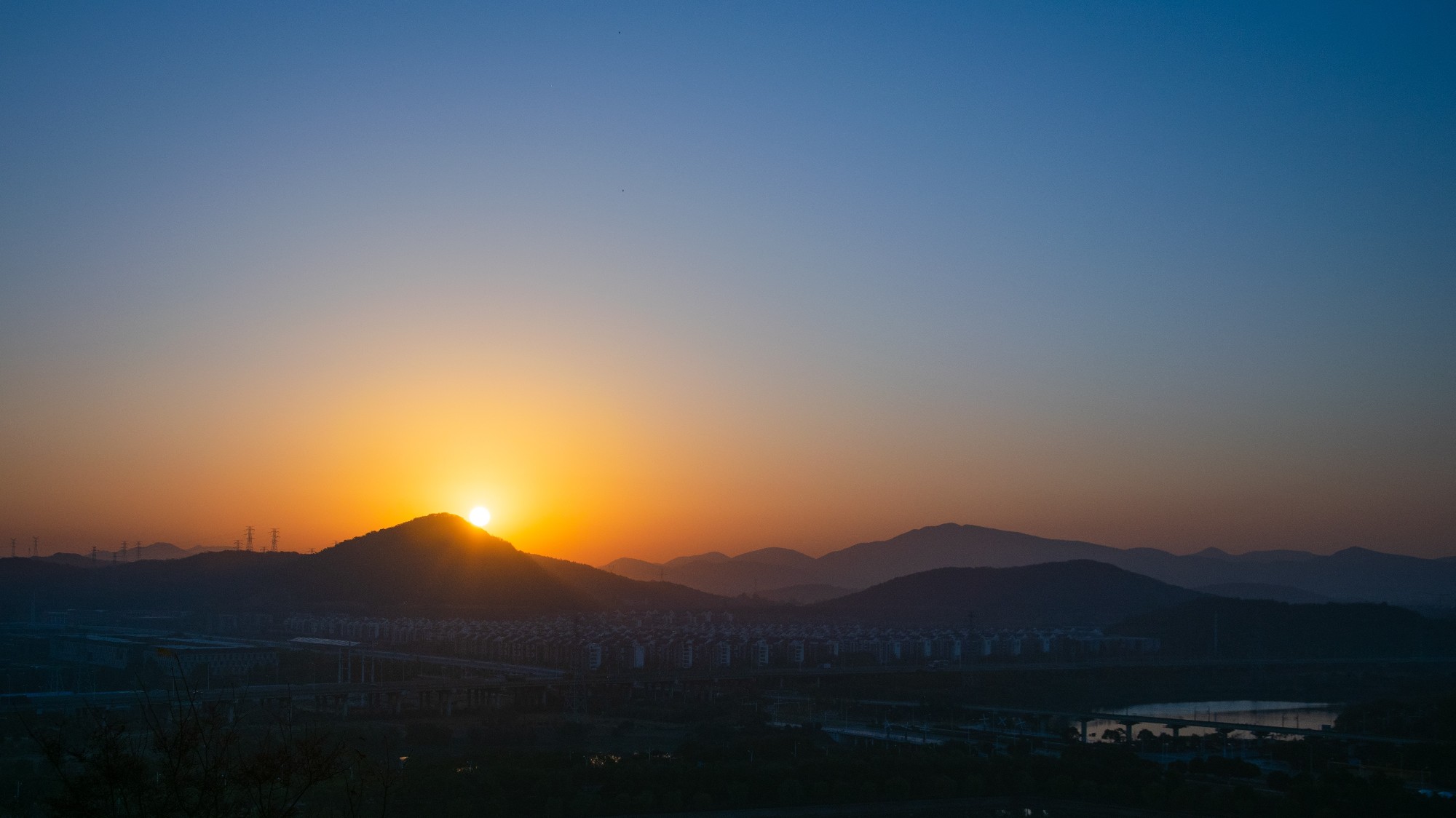 朝阳,致尊敬的听众朋友们